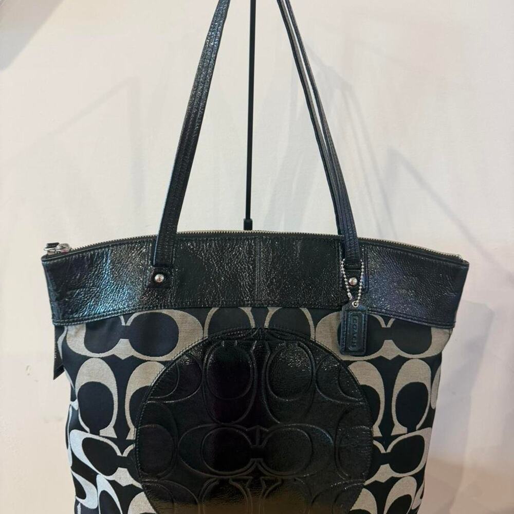Coach F18335 Signature Laura
